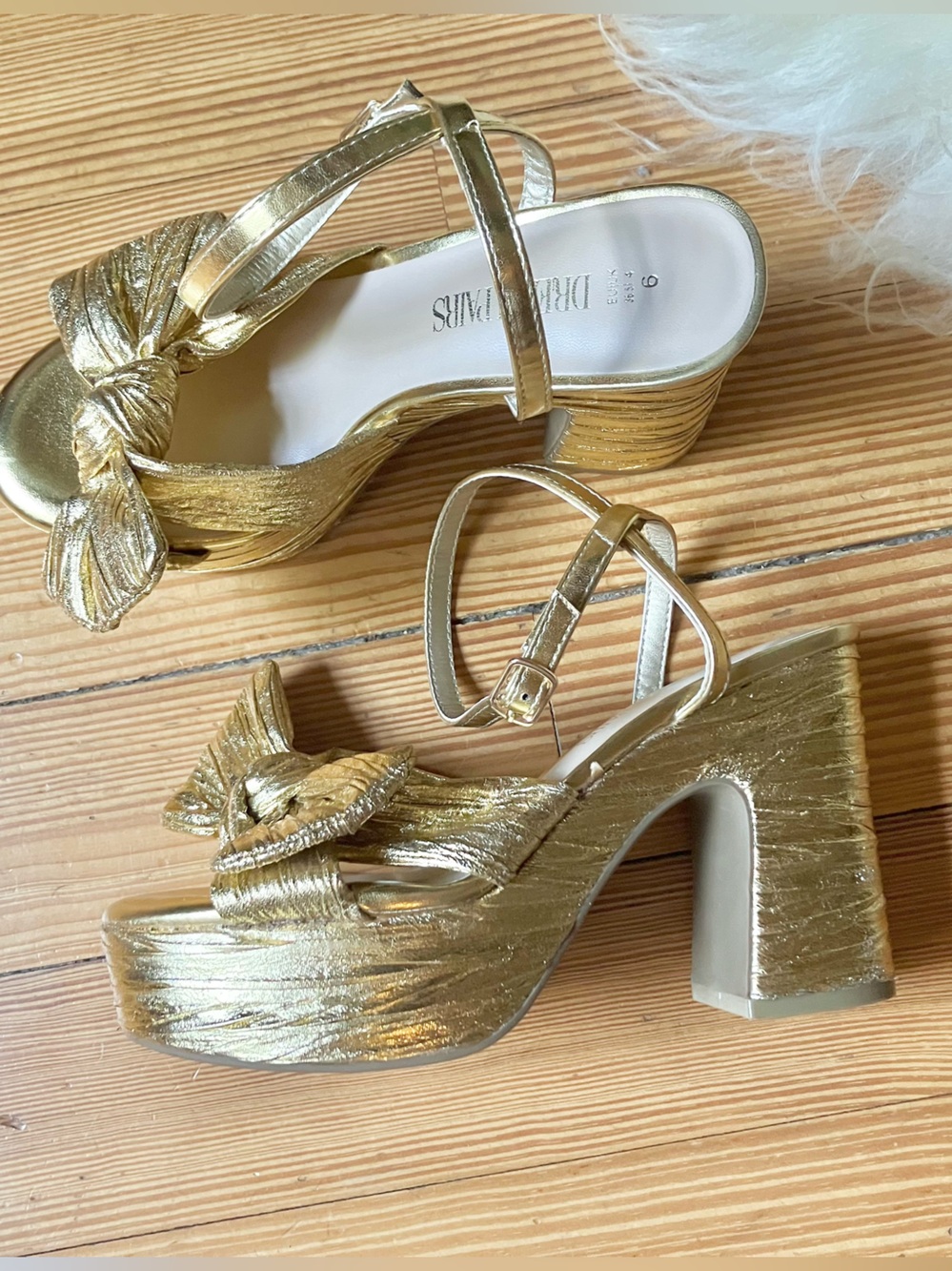 NWOB Dream Pairs Platform
Pleated Bow Ankle Strap Sandals in Gold Sz 6 - Picture 6 of 16